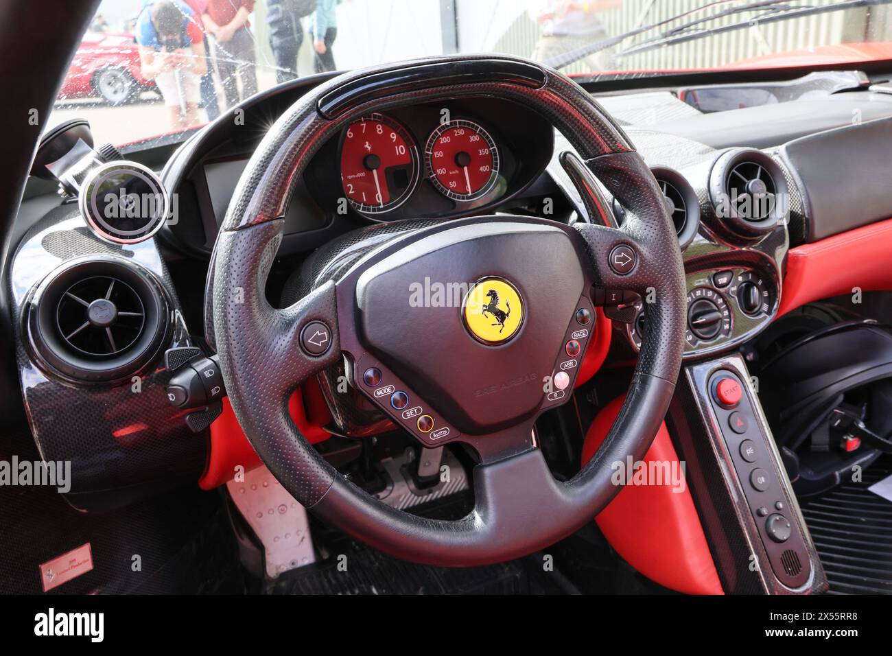 Innenraum des Ferrari Enzo 2003 (Typ F140) Stockfoto