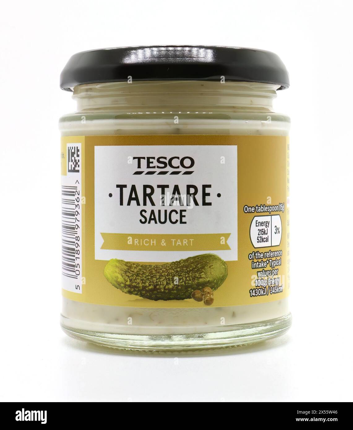 Foto eines Tesco Supermarktes von Tartare Sauce in einem Glasgefäß auf weißem Hintergrund Stockfoto