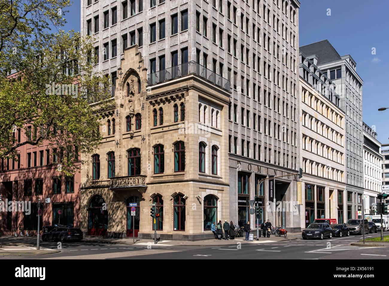 Das Dominium-Bürogebäude an der Tunisstraße im Stadtzentrum, die historische Fassade des ehemaligen Jabs-Gebäudes wurde erhalten und in die integriert Stockfoto