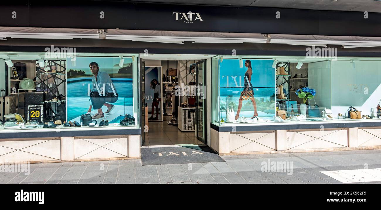 TATA Italia Modegeschäft Storefront, Bari, Italien. Stockfoto