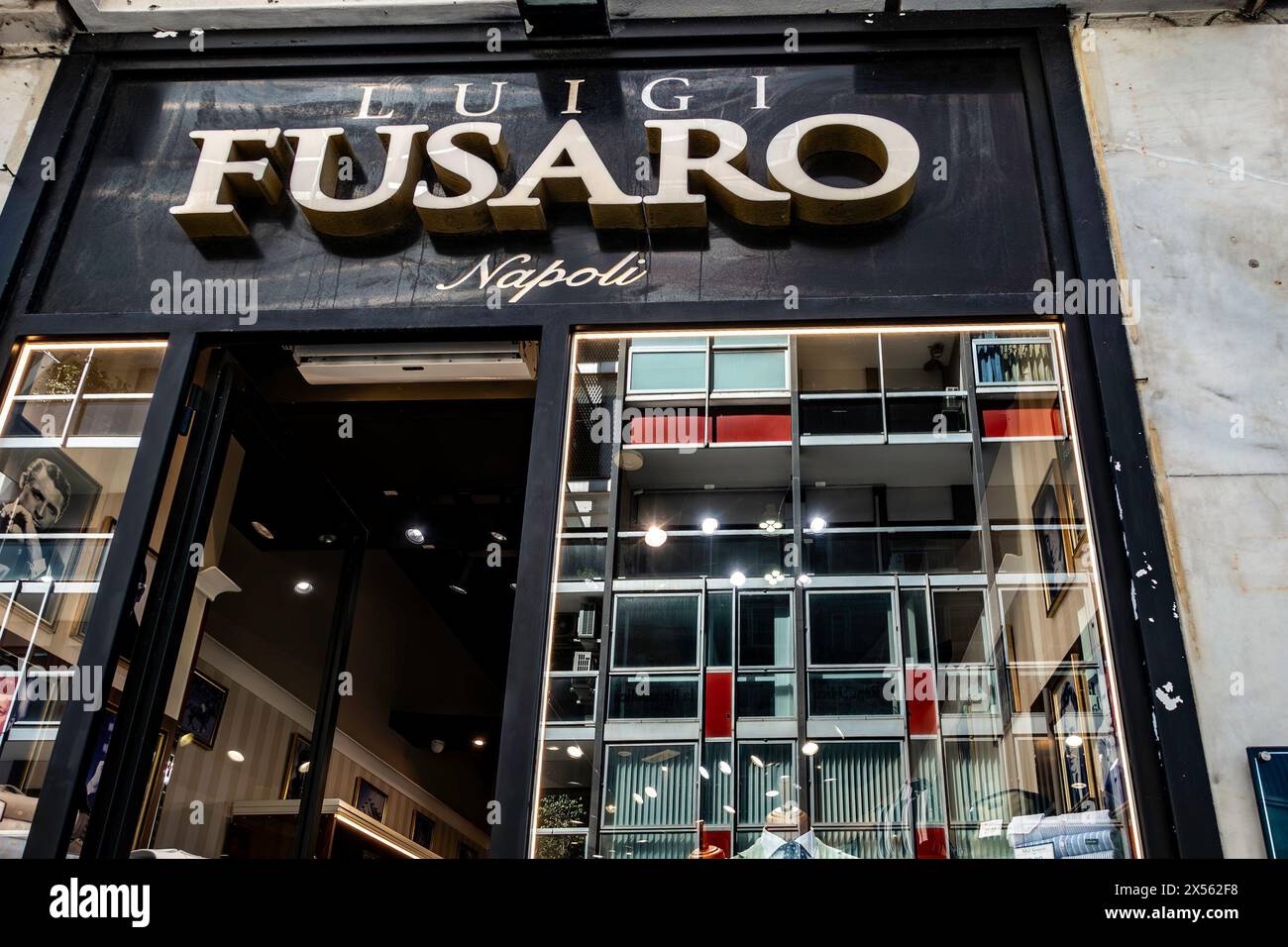 Luigi Fusaro Storefront Bari, Italien. Stockfoto