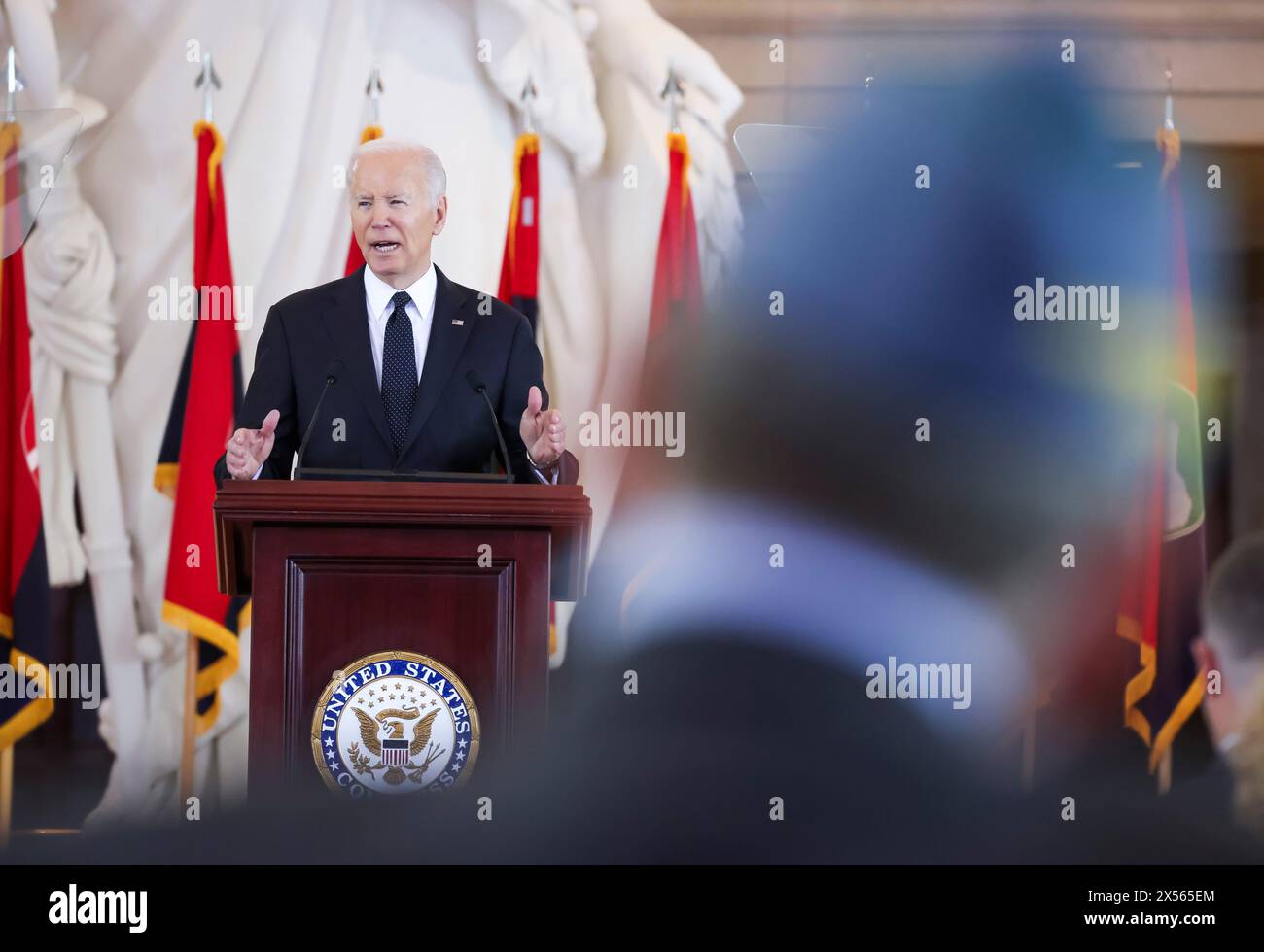 Washington, Usa. Mai 2024. US-Präsident Joe Biden hält die Festrede bei der Gedenkfeier des US Holocaust Memorial Museums im US Capitol Building in Washington, DC, USA, am 07. Mai 2024. Biden hielt eine Rede über Antisemitismus während des jährlichen Gedenkens an den Holocaust. Quelle: SIPA USA/Alamy Live News Stockfoto