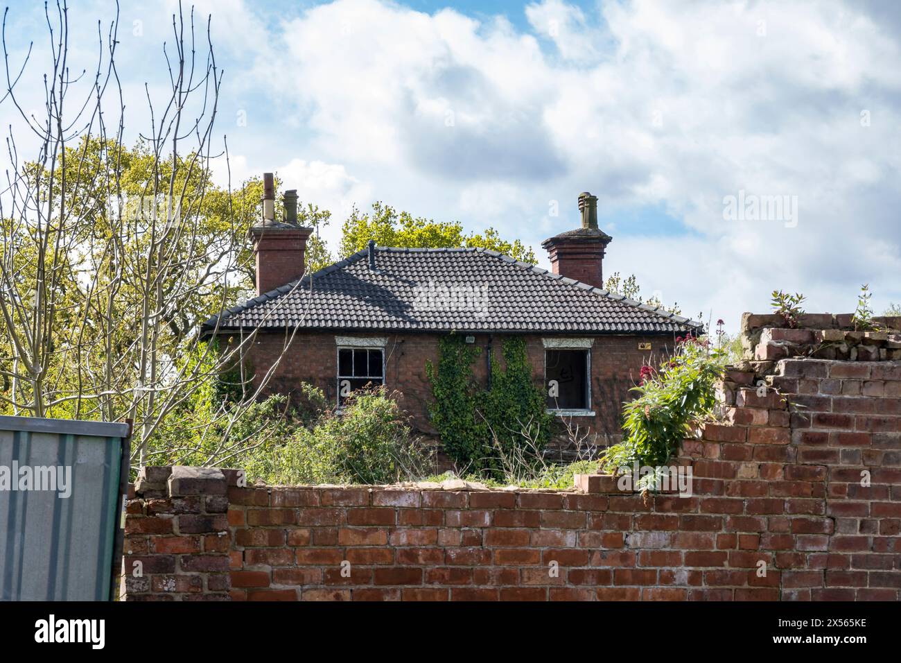 Gruseliges, heruntergekommenes Farmhouse, Cherry Willingham, Lincoln, Lincolnshire, England, UK Stockfoto