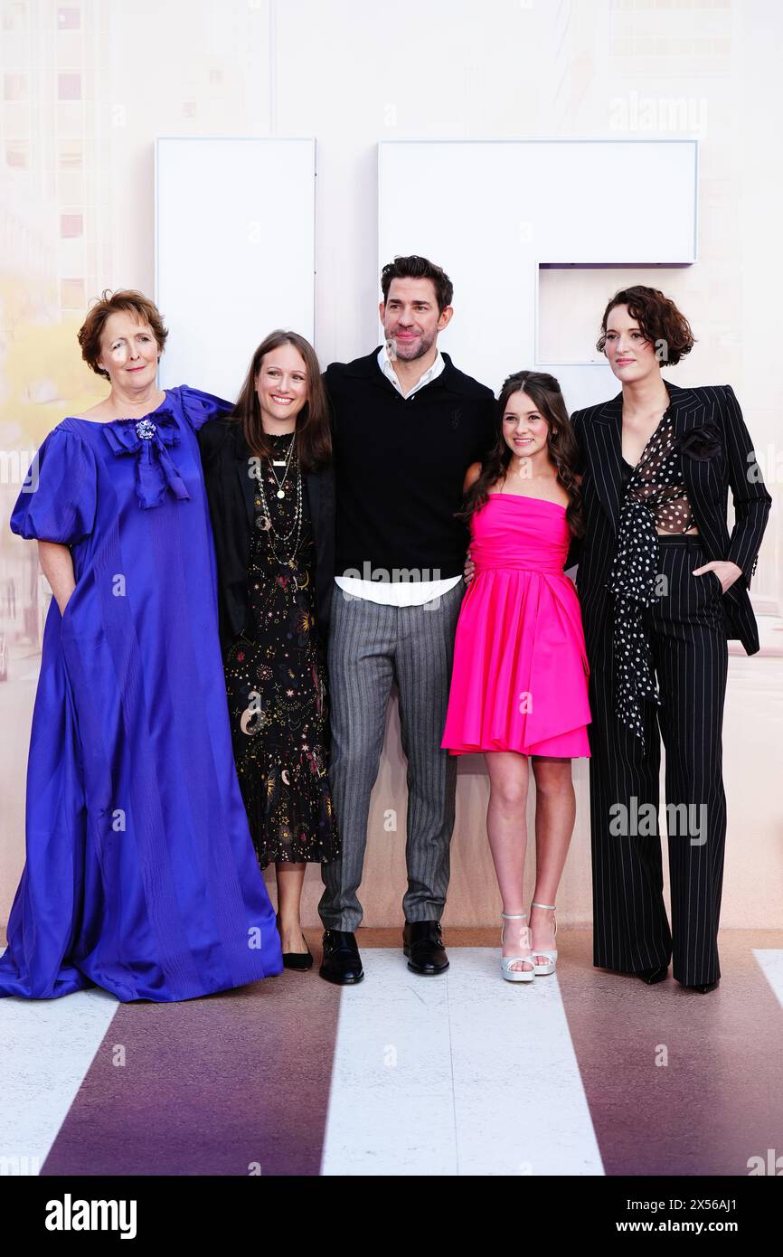 (Links-rechts) Fiona Shaw, Allyson Seeger, John Krasinski, Cailey Fleming und Phoebe Waller-Bridge besuchten die britische Premiere von IF am Cineworld Leicester Square in London. Bilddatum: Dienstag, 7. Mai 2024. Stockfoto
