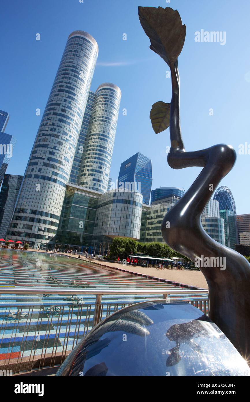 '''Point Growth, Point Croissance''' Skulptur von Lim Dong Lak. Bürogebäude. La Defense. Paris. Frankreich. Europa. Stockfoto