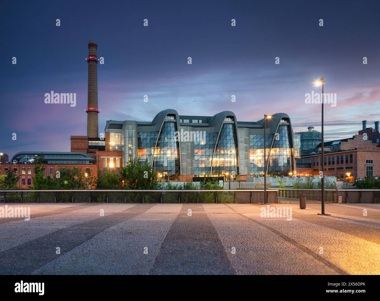 Lodz, Polen. Ansicht eines ehemaligen Wärmekraftwerks, das in öffentlichen Raum umgewandelt wurde (HDR-Bild) Stockfoto