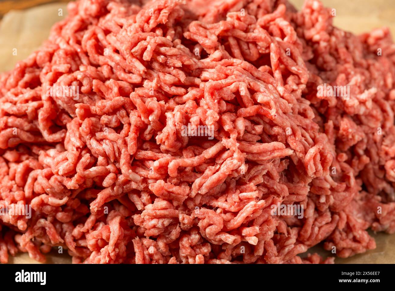 Bio Grass Fed Raw Chuck Hackfleisch auf einem Haufen Stockfoto