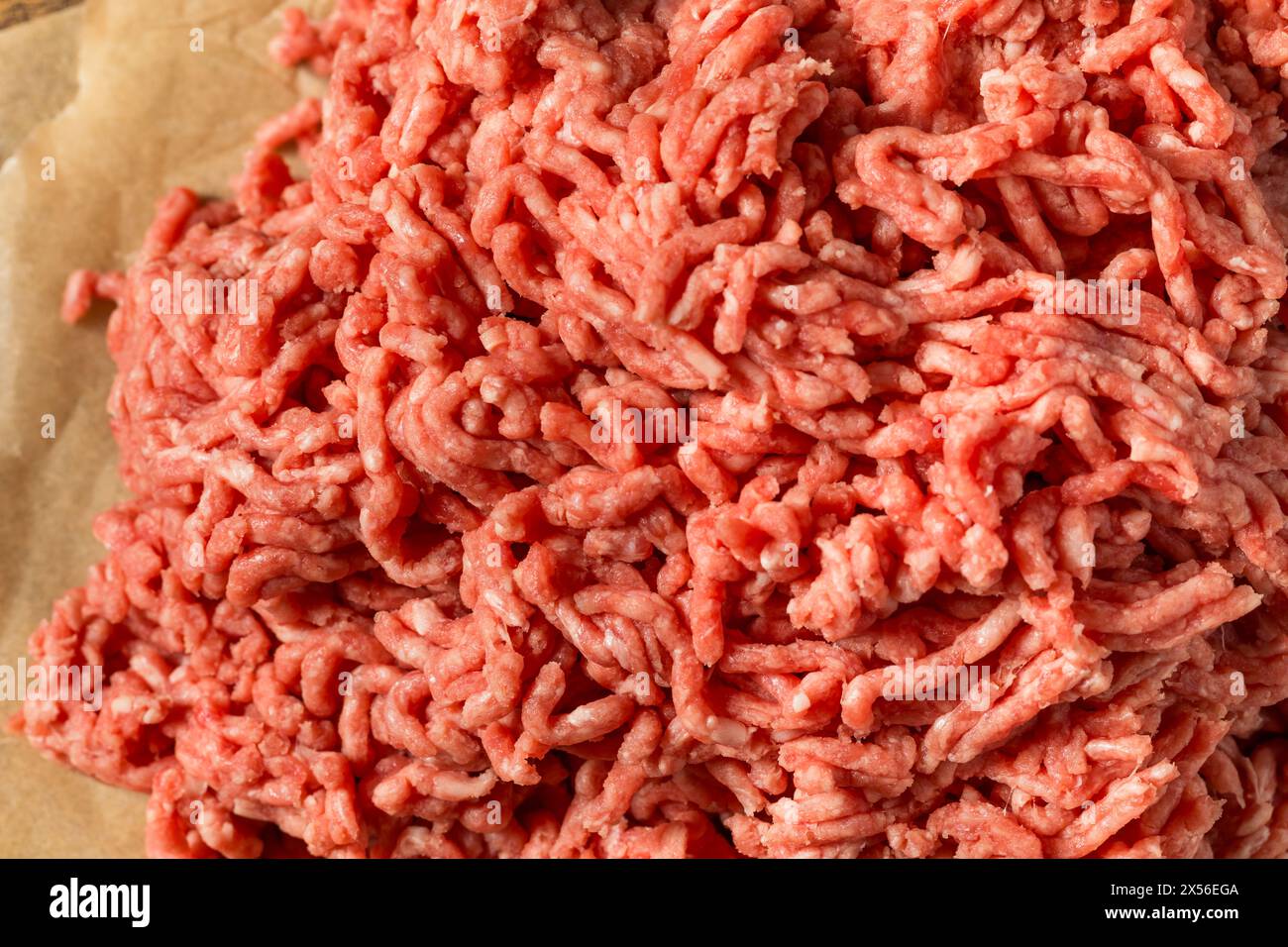 Bio Grass Fed Raw Chuck Hackfleisch auf einem Haufen Stockfoto