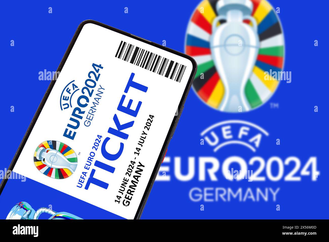 Deutschland - 1. Mai 2024: Ticket für die UEFA Euro 2024 Deutschland Fußball-Europameisterschaft Europa-Europameisterschaft Logo auf Einem Cell Pho Stockfoto