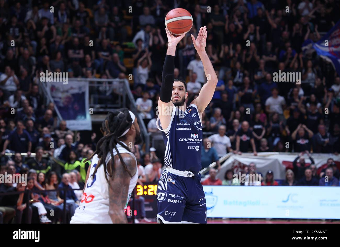 Bologna, Italien. Mai 2024. Terrell Harris (Treviglio) während des italienischen Basketball-Meisterschaftsspiels der LBN A2-Serie 2 der Playoff-Viertelfinale Fortitudo Flats Services Bologna vs Blu Basket Gruppo Mascio Treviglio - Bologna, Italien, 07. Mai 2024 in der Sporthalle Paladozza - Foto: Michele Nucci Credit: Independent Photo Agency/Alamy Live News Stockfoto