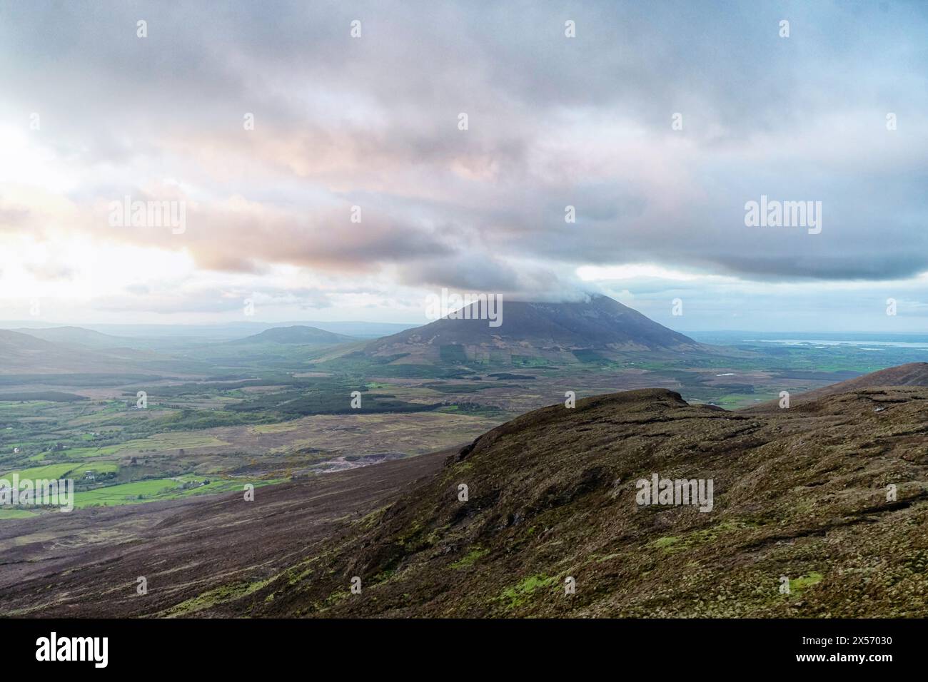 irland Berge Morgennebel Stockfoto