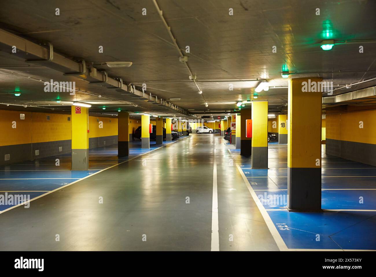 Parkplatz, öffentliche Parkplätze. Stockfoto