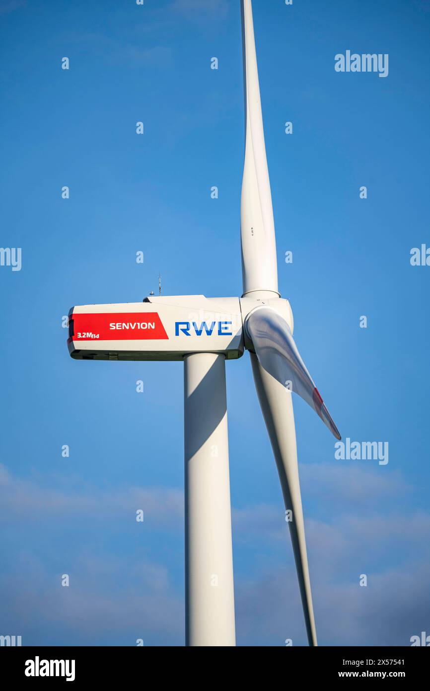 RWE Windpark bei Jüchen, am Tagebau Garzweiler, auf rekultiviertem Teil des Braunkohletagebaus, Windrad vom Typ Senvion 3.4M104, NRW, Deutschland, RWE Windpark *** RWE Windpark bei Jüchen, auf rekultiviertem Teil des Braunkohletagebaus, Senvion 3 4M104 Windpark, NRW, Deutschland, RWE Windpark Stockfoto