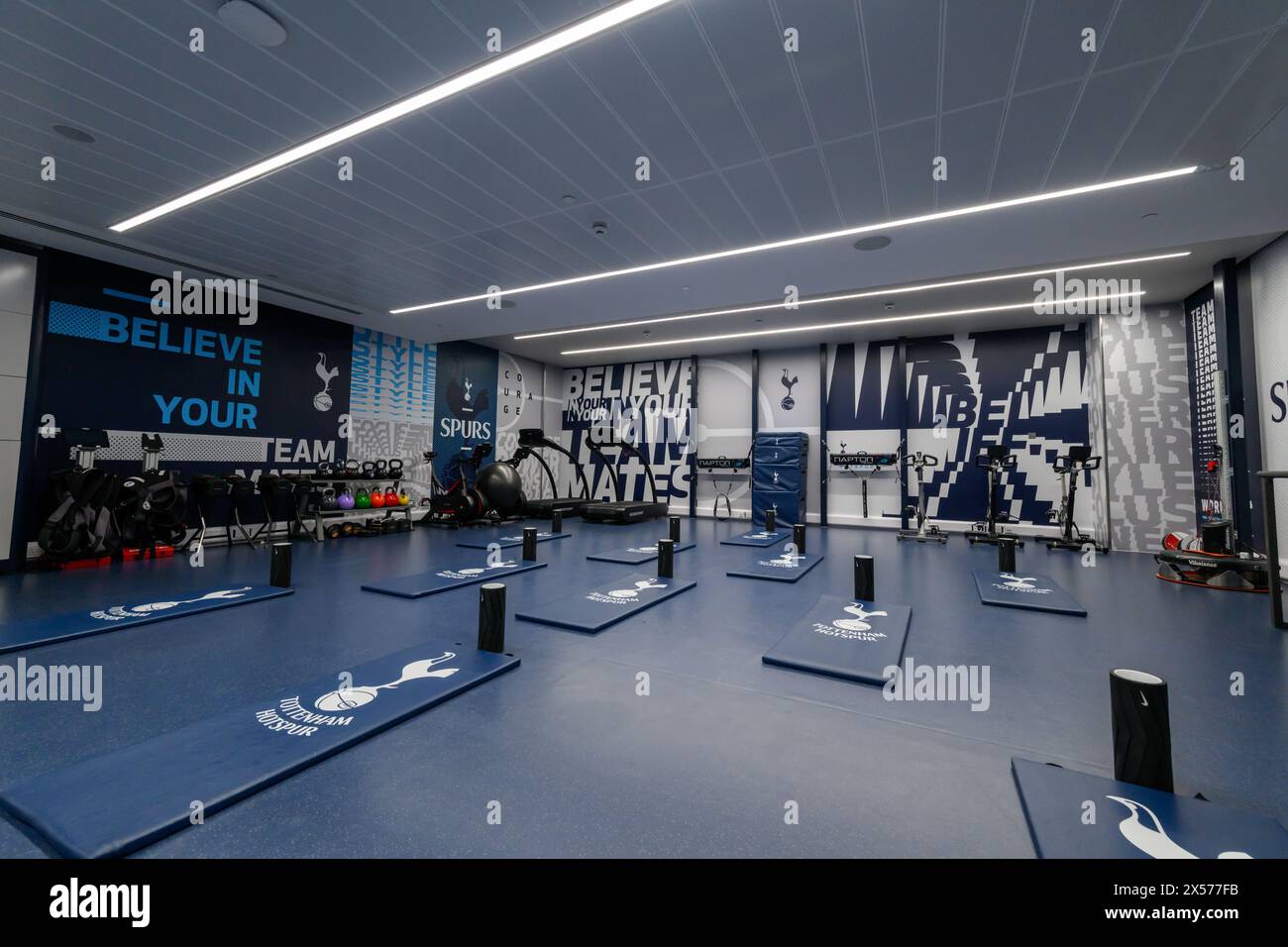 Tottenham Hotspur Football Club Stadium - Heimmannschaft Warm Up Bereich Stockfoto