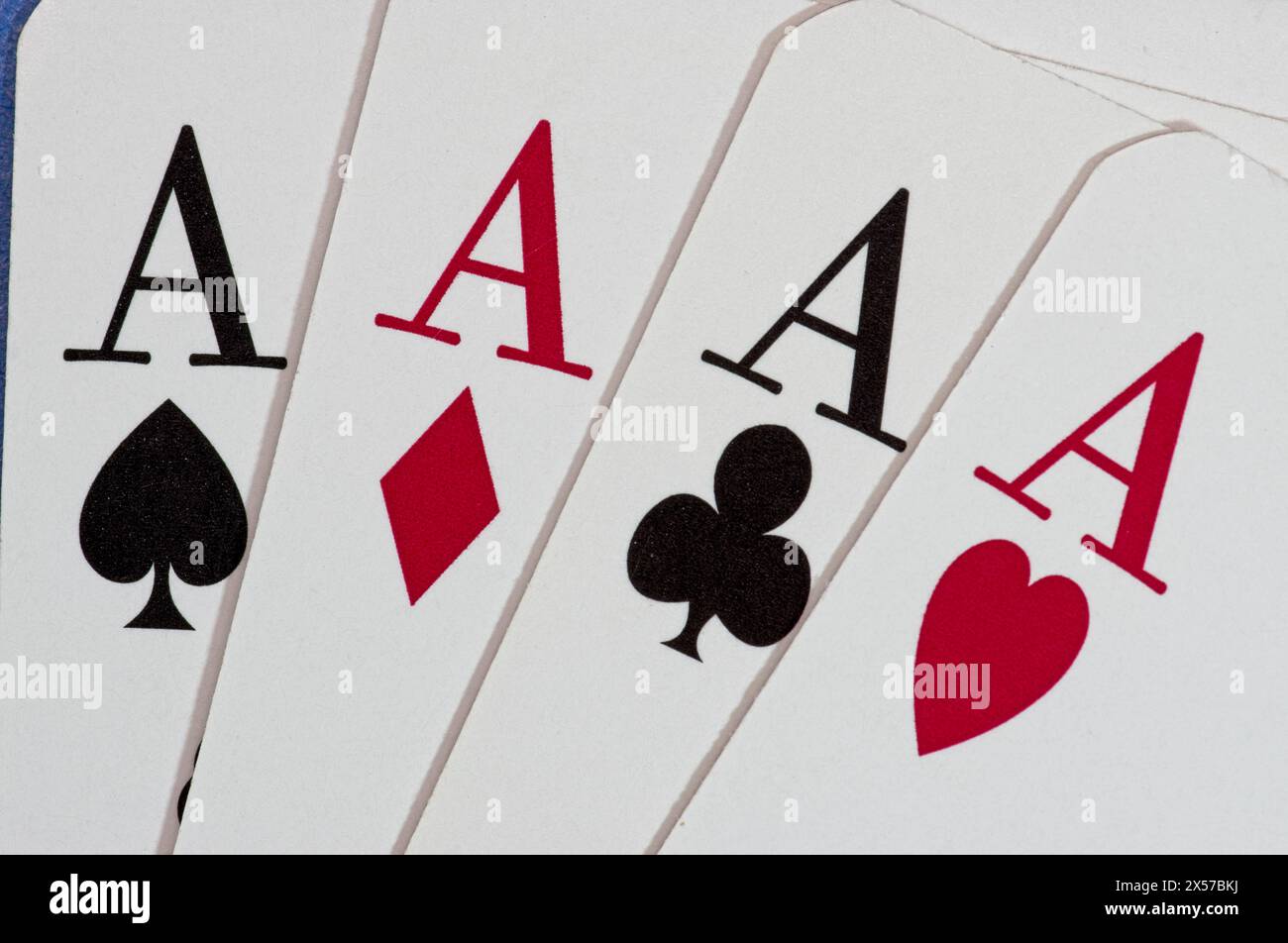 Karten mit vier Assen spielen Stockfoto