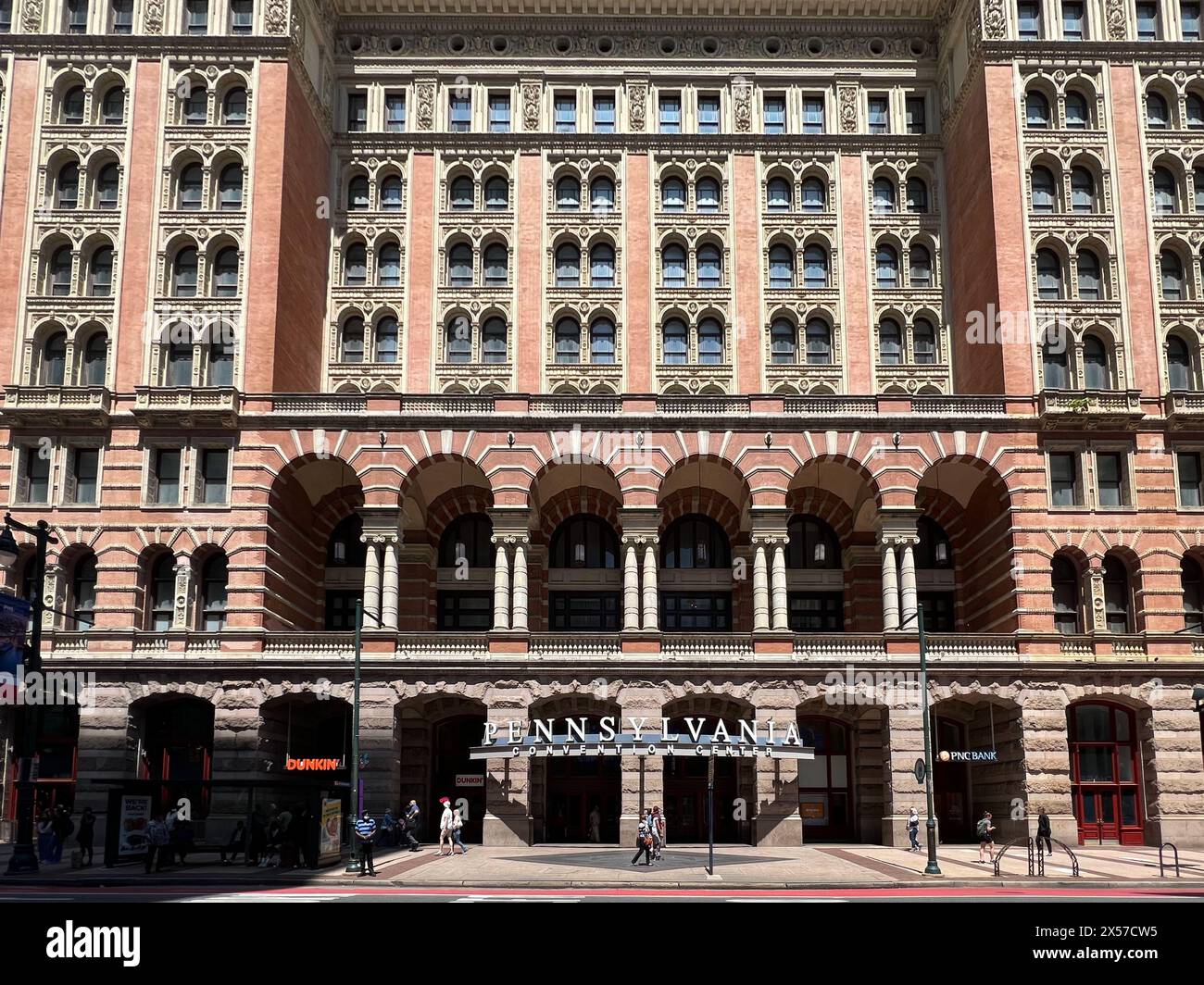 Der Haupteingang zum Pennsylvania Convention Center in der 12. Straße und Market Street in Philadelphia. Stockfoto