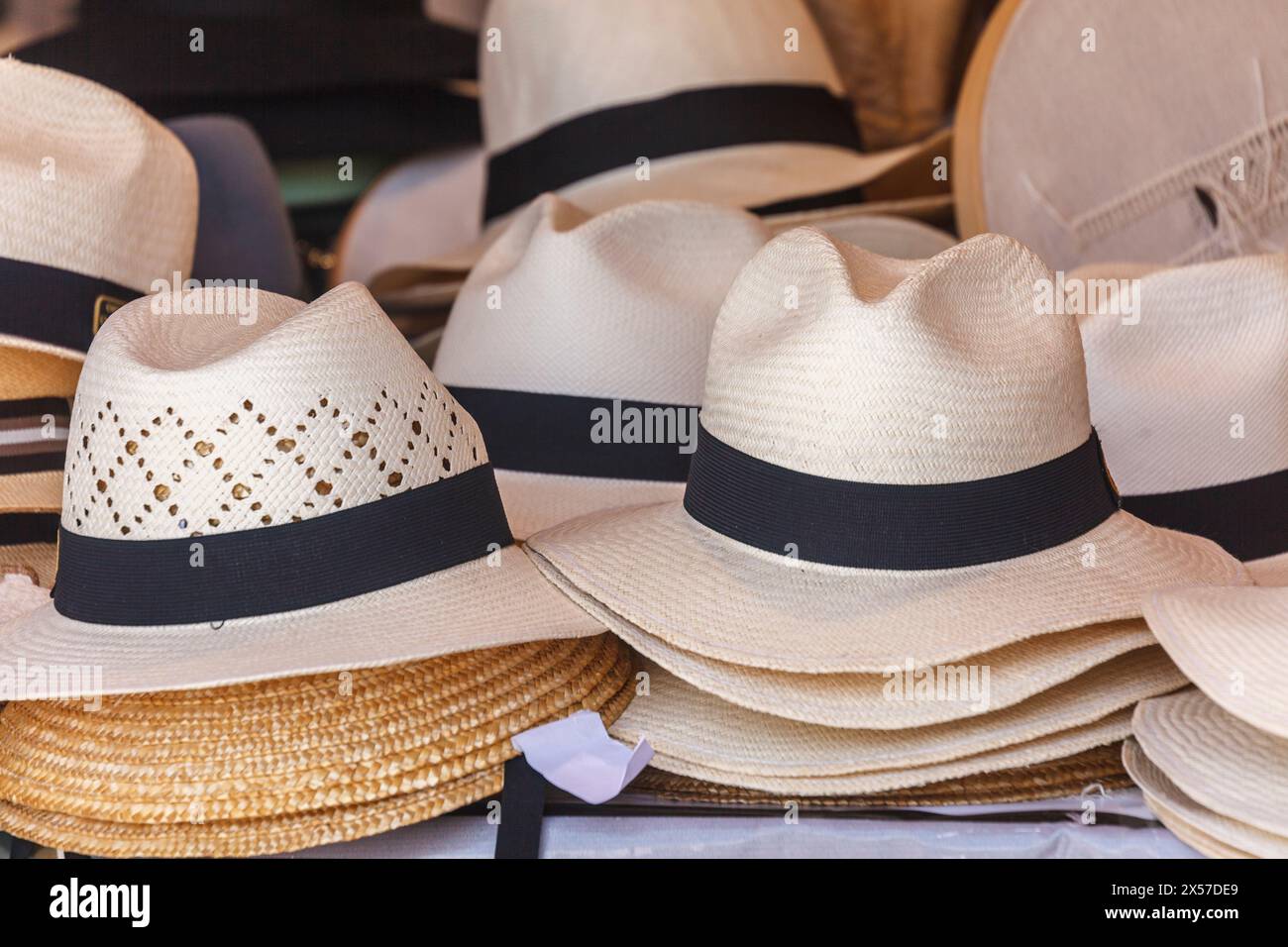 Hüte auf dem sonntagsmarkt, Teguise, Lanzarote, Kanarischen Inseln, Spanien Stockfoto