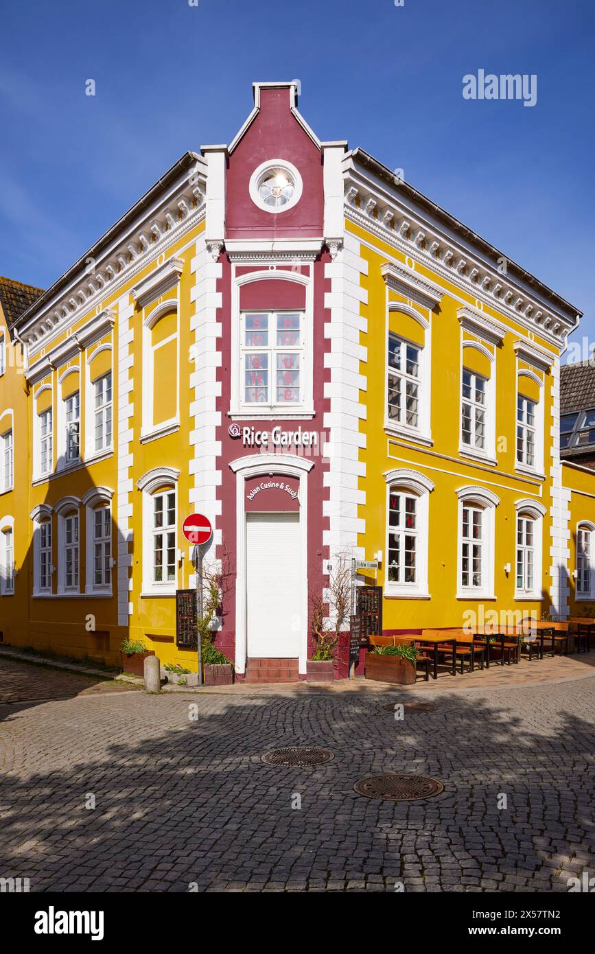 Restaurant Reisgarten in einem dreieckigen Gebäude in Husum, Landkreis Nordfriesland, Schleswig-Holstein, Deutschland Stockfoto