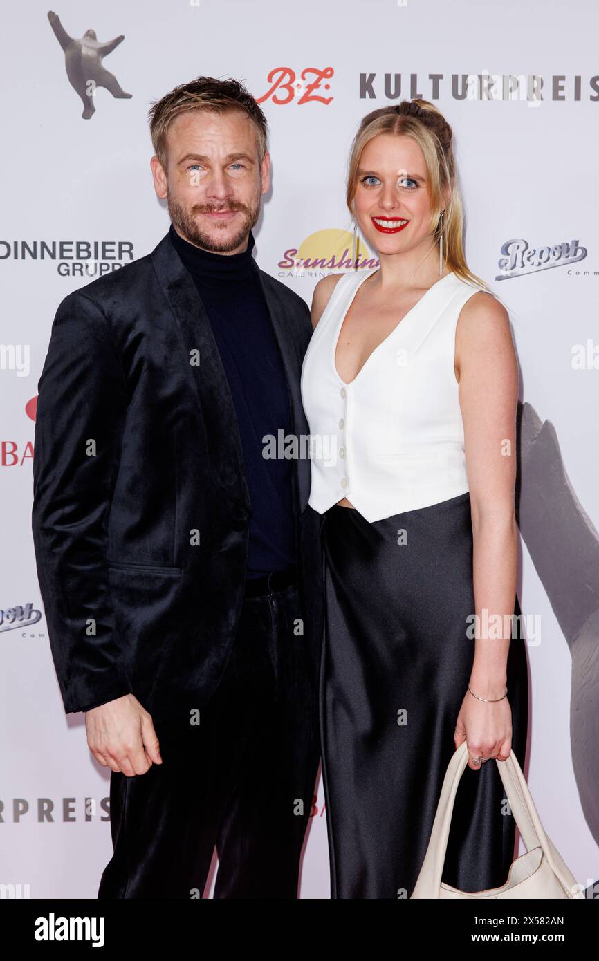 Preis - B.Z. Kulturpreis 2024 Frederic Heidorn und Hanna Scholz beim B.Z. Kulturpreis 2024 im Theater am Potsdamer Platz am 07.05.2024 in Berlin. *** Preis B Z Kulturpreis 2024 Frederic Heidorn und Hanna Scholz beim B Z Kulturpreis 2024 am Theater am Potsdamer Platz am 07 05 2024 in Berlin Copyright: XEventpressxKochanx Stockfoto