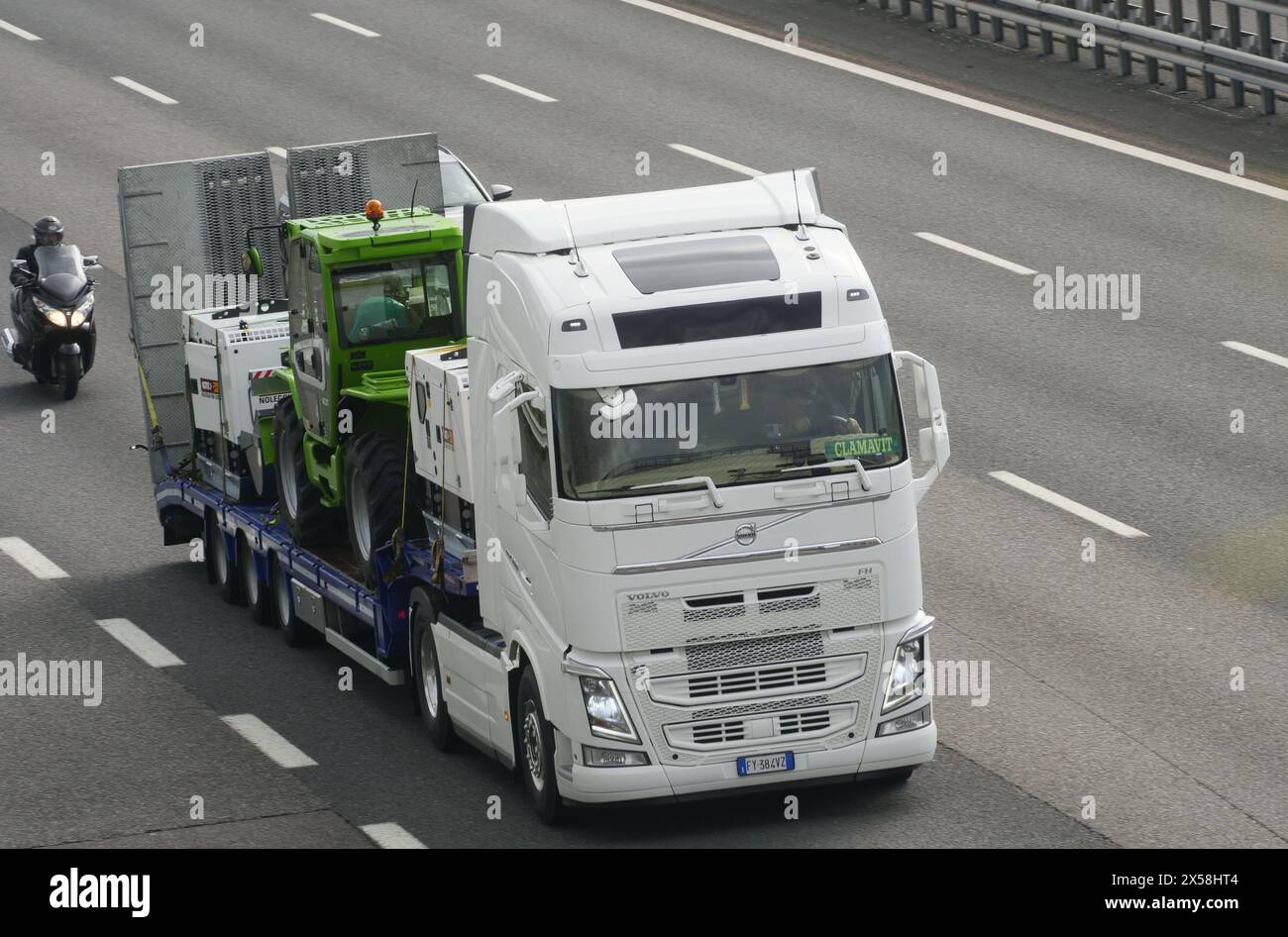 Bergamo, Italien. Mai 2024. In Italien nimmt der Straßengüterverkehr sechsmal schneller zu als die Schiene: 21 Milliarden Tonnen pro Kilometer auf der Schiene und 180 Milliarden Tonnen pro Kilometer auf der Autobahn. Quelle: Unabhängige Fotoagentur/Alamy Live News Stockfoto