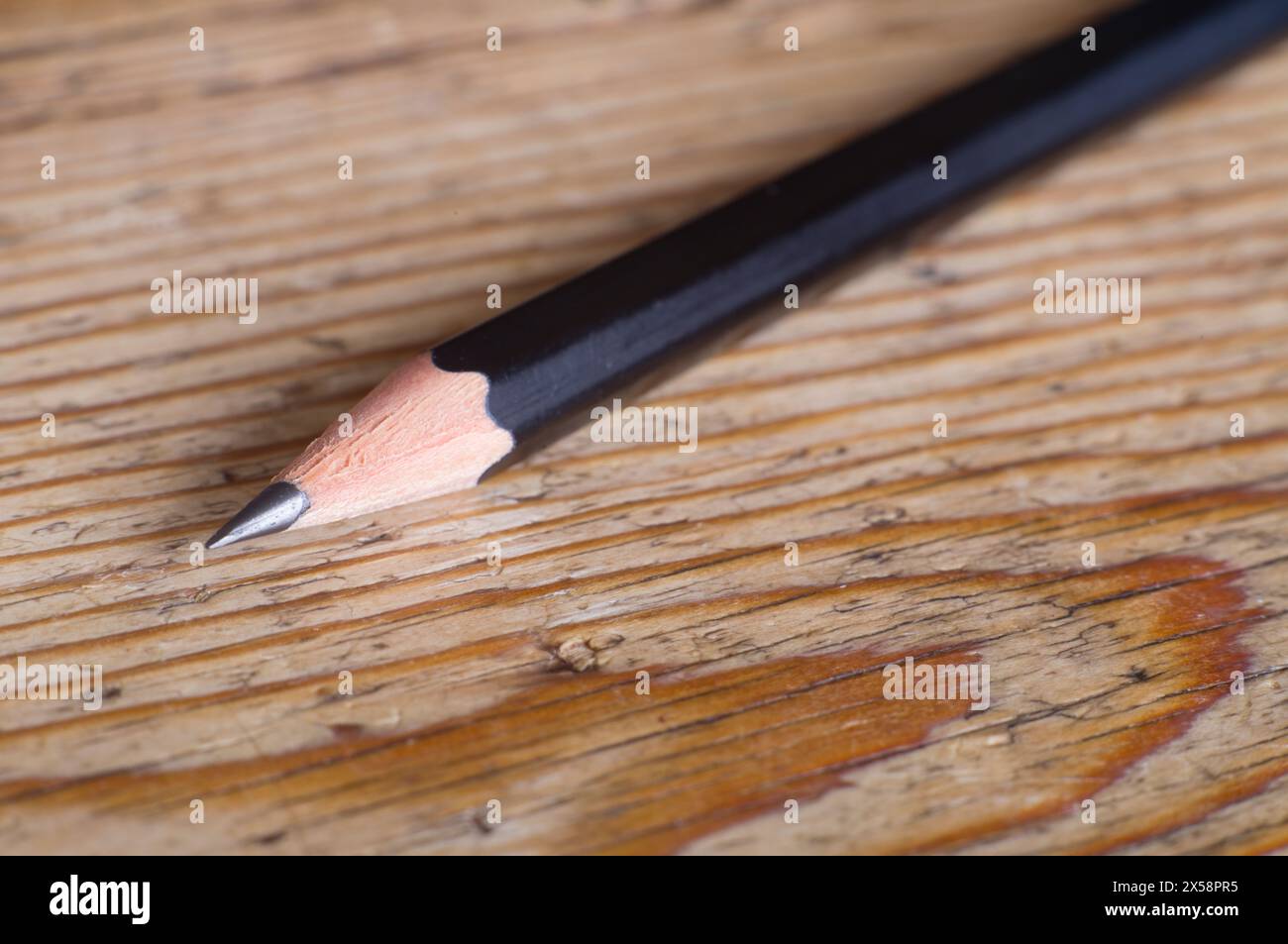 Nahaufnahme des Bleistifts und der geschärften Spitze Stockfoto