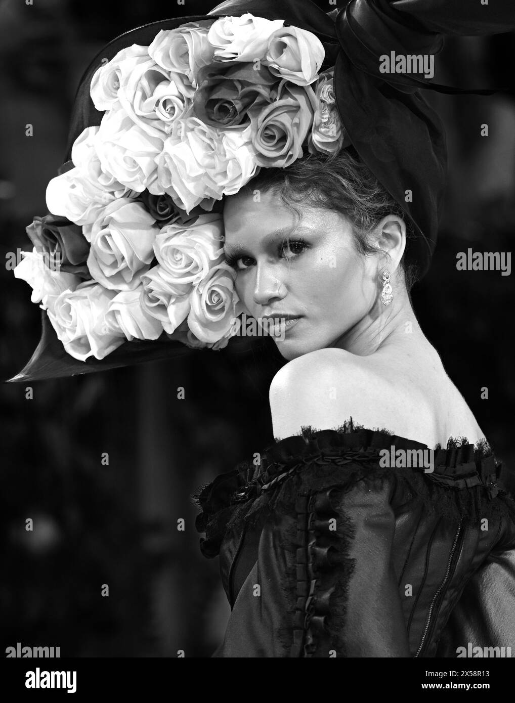 New York, USA. Mai 2024. Zendaya Ankunft an der Met Gala, Sleeping Beauties: Reawakening Fashion, The Metropolitan Museum of Art Quelle: Doug P Stockfoto