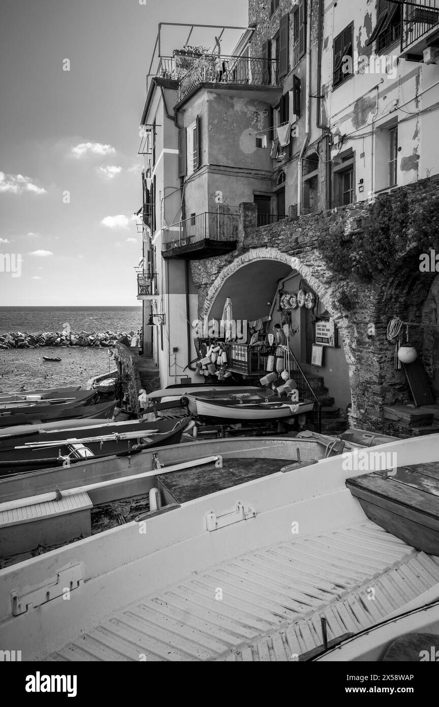 Die Magie der Cinque Terre. Zeitlose Bilder. Riomaggiore und seine hellen Farben. Stockfoto