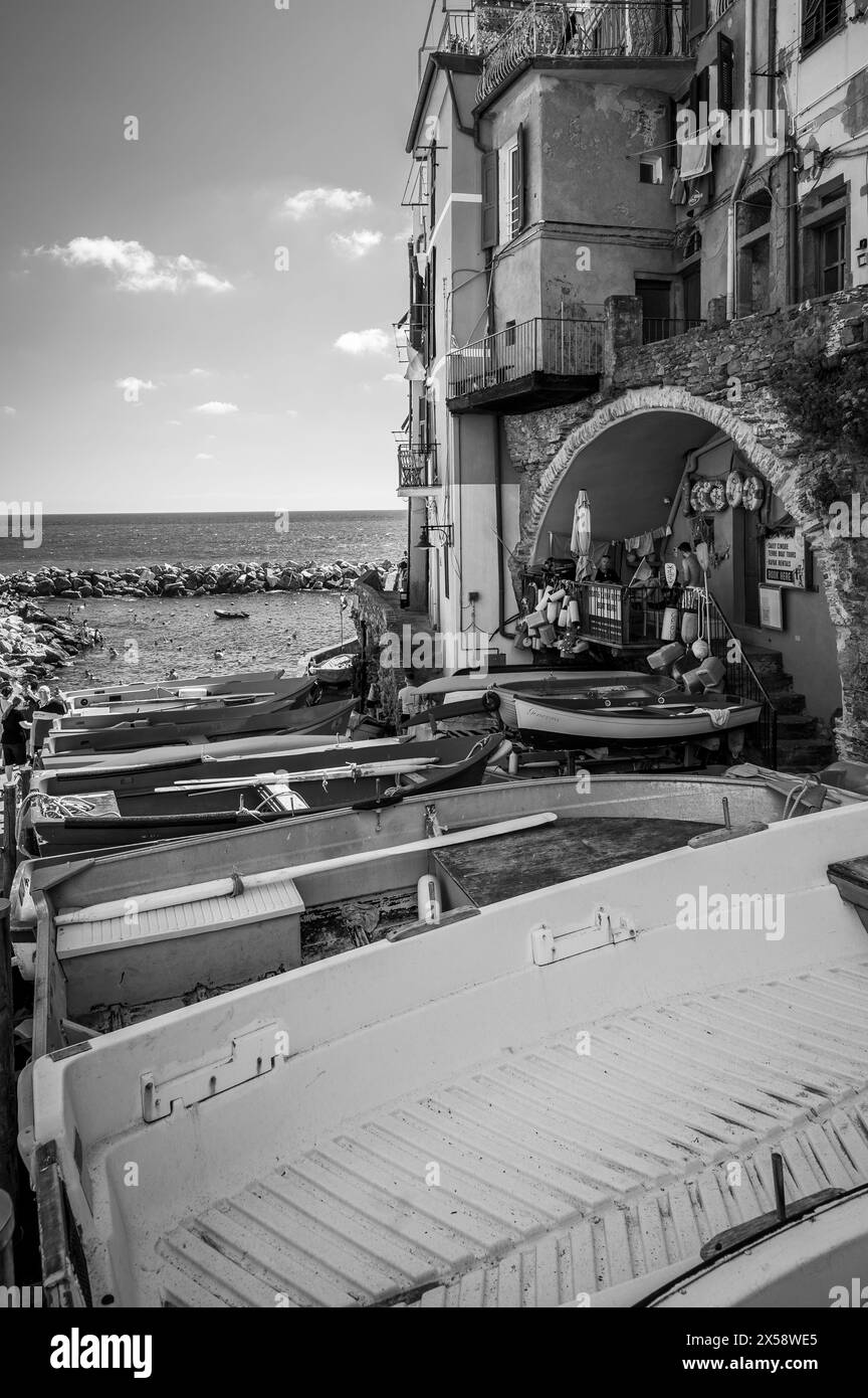 Die Magie der Cinque Terre. Zeitlose Bilder. Riomaggiore und seine hellen Farben. Stockfoto