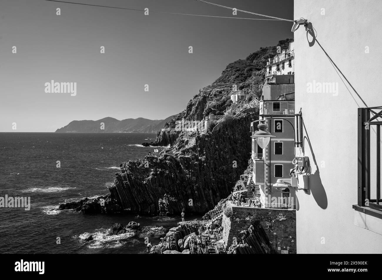 Die Magie der Cinque Terre. Zeitlose Bilder. Riomaggiore und seine hellen Farben. Stockfoto