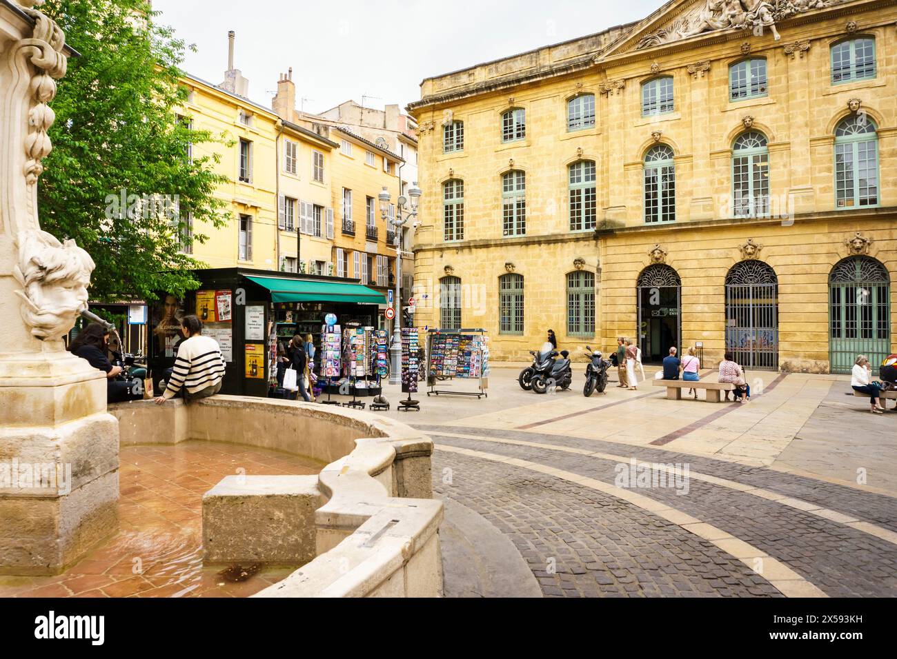 Wunderschöne traditionelle französische Architektur in Aix en Provence, Frankreich Stockfoto