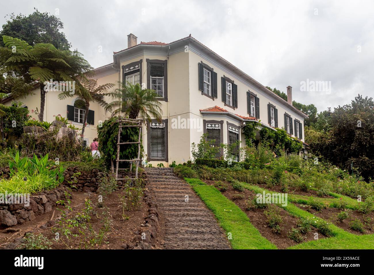 FUNCHAL, PORTUGAL - 24. AUGUST 2021: Das ist das Gebäude des Naturkundemuseums im Botanischen Garten. Stockfoto