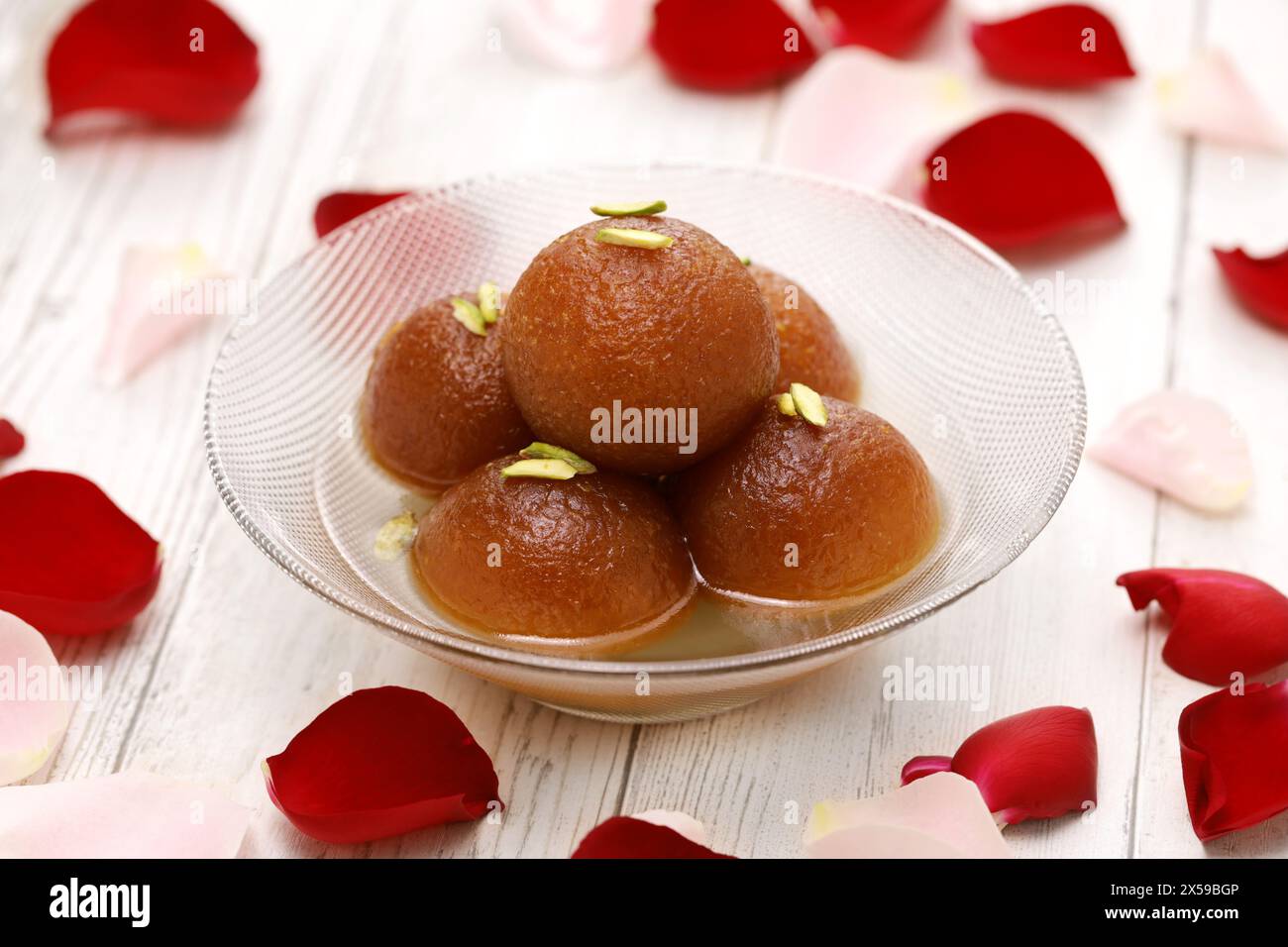 Hausgemachter Gulab-Jamun, traditionelles indisches Dessert Stockfoto