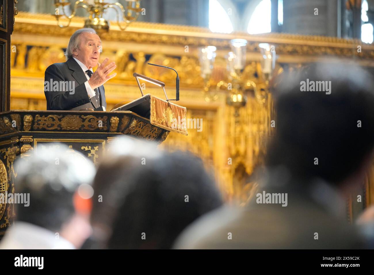 Der ehemalige F1-Rennfahrer Jackie Stewart spricht während eines Dankesgottesdienstes für Sir Stirling Moss in der Londoner Westminster Abbey. Bilddatum: Mittwoch, 8. Mai 2024. Stockfoto