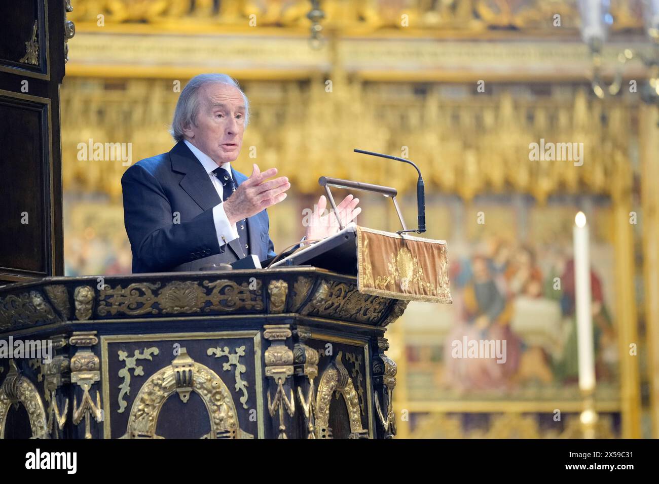 Der ehemalige F1-Rennfahrer Jackie Stewart spricht während eines Dankesgottesdienstes für Sir Stirling Moss in der Londoner Westminster Abbey. Bilddatum: Mittwoch, 8. Mai 2024. Stockfoto