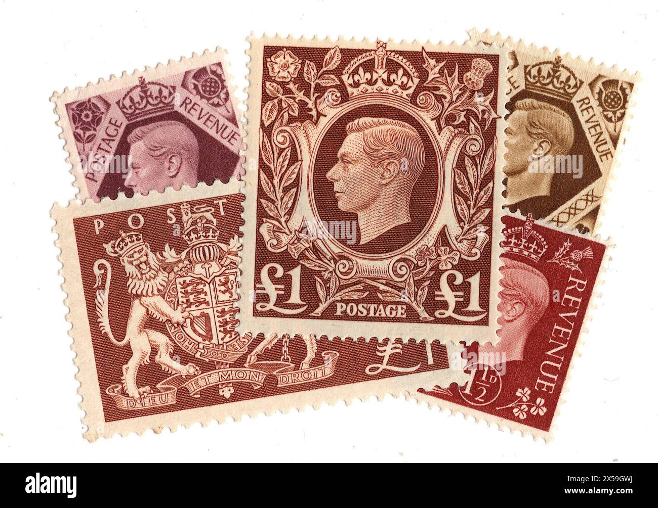 Eine Montage brauner minzwertiger King George VI Briefmarken aus Großbritannien auf weißem Hintergrund. Stockfoto