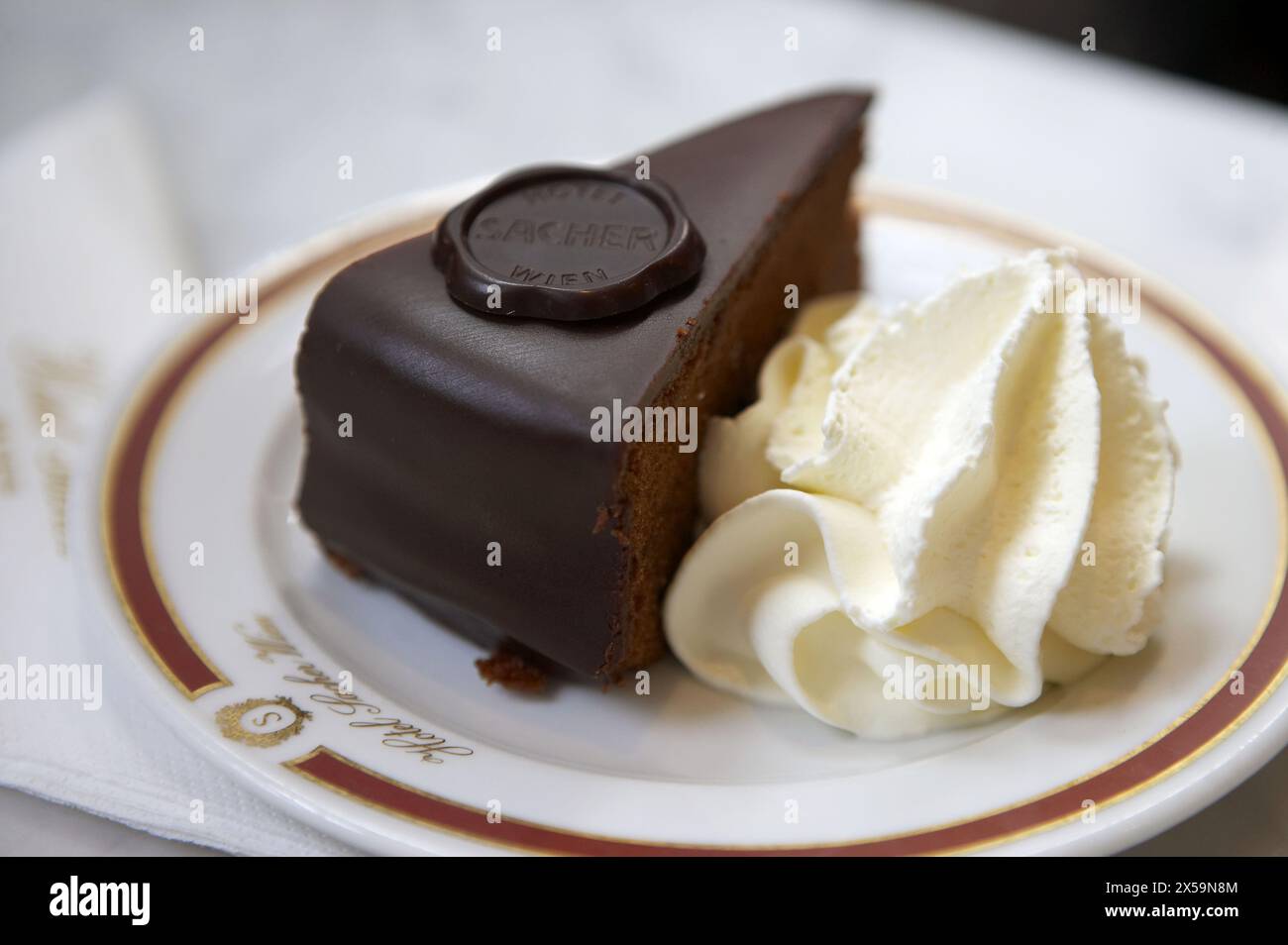 Sachertorte von Hotel Sacher, Vienna. Österreich Stockfoto