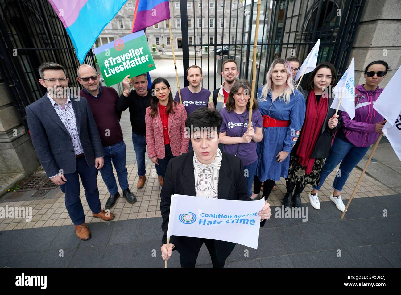 Luna Lara Liboni, Vorsitzende der Koalition gegen Hassverbrechen außerhalb des Leinster House, Dublin, nach der Veröffentlichung der jährlichen Hassverbrechen-Statistiken durch an Garda Siochana. Bilddatum: Mittwoch, 8. Mai 2024. Stockfoto