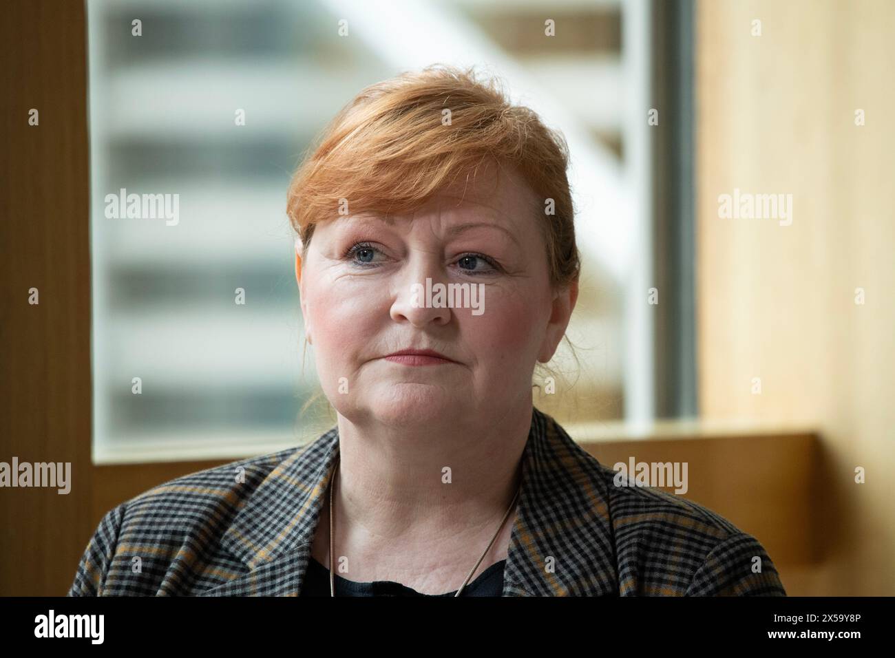 Edinburgh, Schottland, Großbritannien. Mai 2024. IM BILD: Emma Harper MSP, Scottish National Party (SNP). An dem Tag, an dem der neue schottische erste Minister, John Swinney MSP, vereidigt wird und sein neues Kabinett ankündigt, werden Szenen im schottischen Parlament in Holyrood gezeigt, wo Parlamentsmitglieder ihre Reaktionen auf die sich abzeichnenden Nachrichten abgeben. Credit: Colin D Fisher Credit: Colin Fisher/Alamy Live News Stockfoto