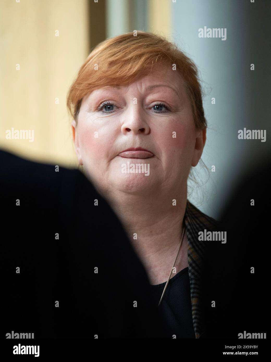 Edinburgh, Schottland, Großbritannien. Mai 2024. IM BILD: Emma Harper MSP, Scottish National Party (SNP). An dem Tag, an dem der neue schottische erste Minister, John Swinney MSP, vereidigt wird und sein neues Kabinett ankündigt, werden Szenen im schottischen Parlament in Holyrood gezeigt, wo Parlamentsmitglieder ihre Reaktionen auf die sich abzeichnenden Nachrichten abgeben. Credit: Colin D Fisher Credit: Colin Fisher/Alamy Live News Stockfoto