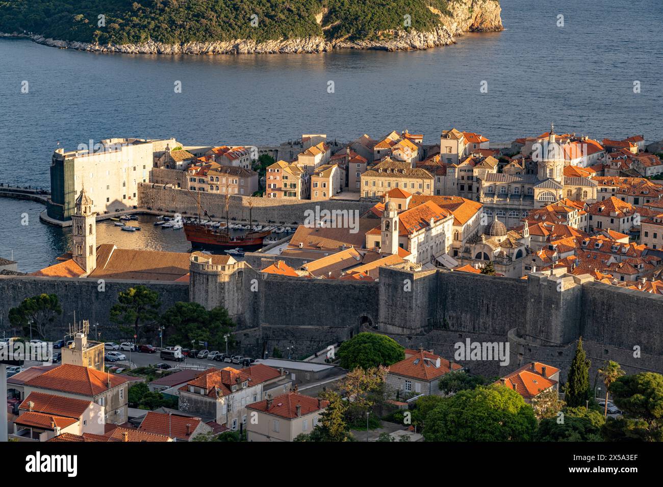 Stadtansicht der Altstadt von oben gesehen, Dubrovnik, Kroatien, Europa | Stadtansicht der Altstadt von oben gesehen, Dubrovnik, Kroatien, Europa Stockfoto