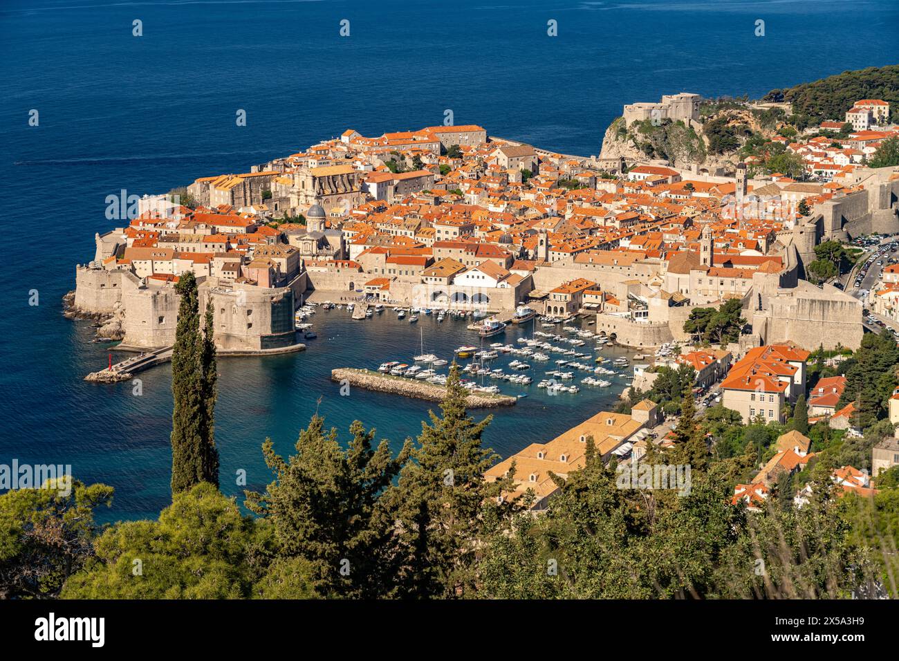 Stadtansicht der Altstadt von oben gesehen, Dubrovnik, Kroatien, Europa | Stadtansicht der Altstadt von oben gesehen, Dubrovnik, Kroatien, Europa Stockfoto