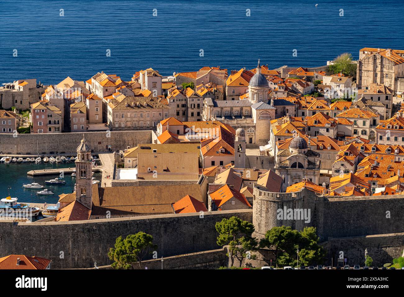 Stadtansicht der Altstadt von oben gesehen, Dubrovnik, Kroatien, Europa | Stadtansicht der Altstadt von oben gesehen, Dubrovnik, Kroatien, Europa Stockfoto