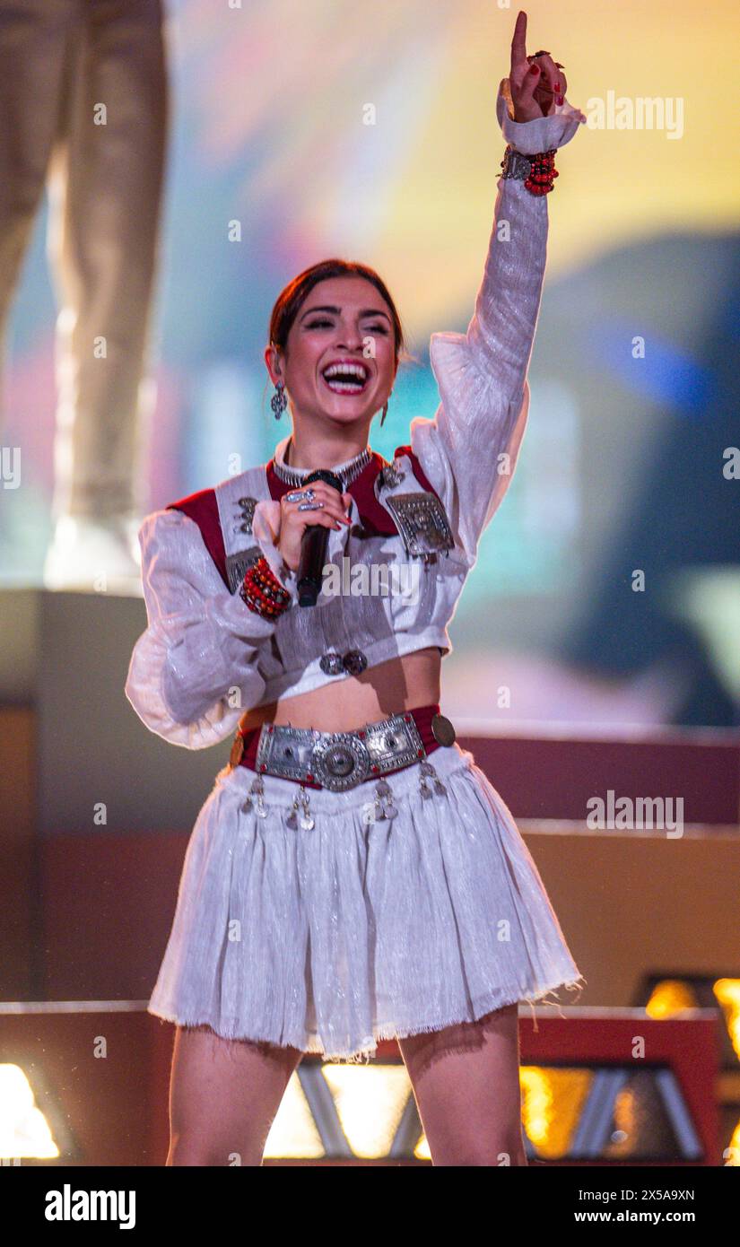 8. Mai 2024, Schweden, Malmö: Ladaniva aus Armenien mit dem Song „Jako“ auf der Bühne des Eurovision Song Contest (ESC) 2024 während der Proben für das zweite Halbfinale am 09.05.2024 in der Malmö Arena. Das Motto des weltweit größten Gesangswettbewerbs lautet „United by Music“. Foto: Jens Büttner/dpa Stockfoto