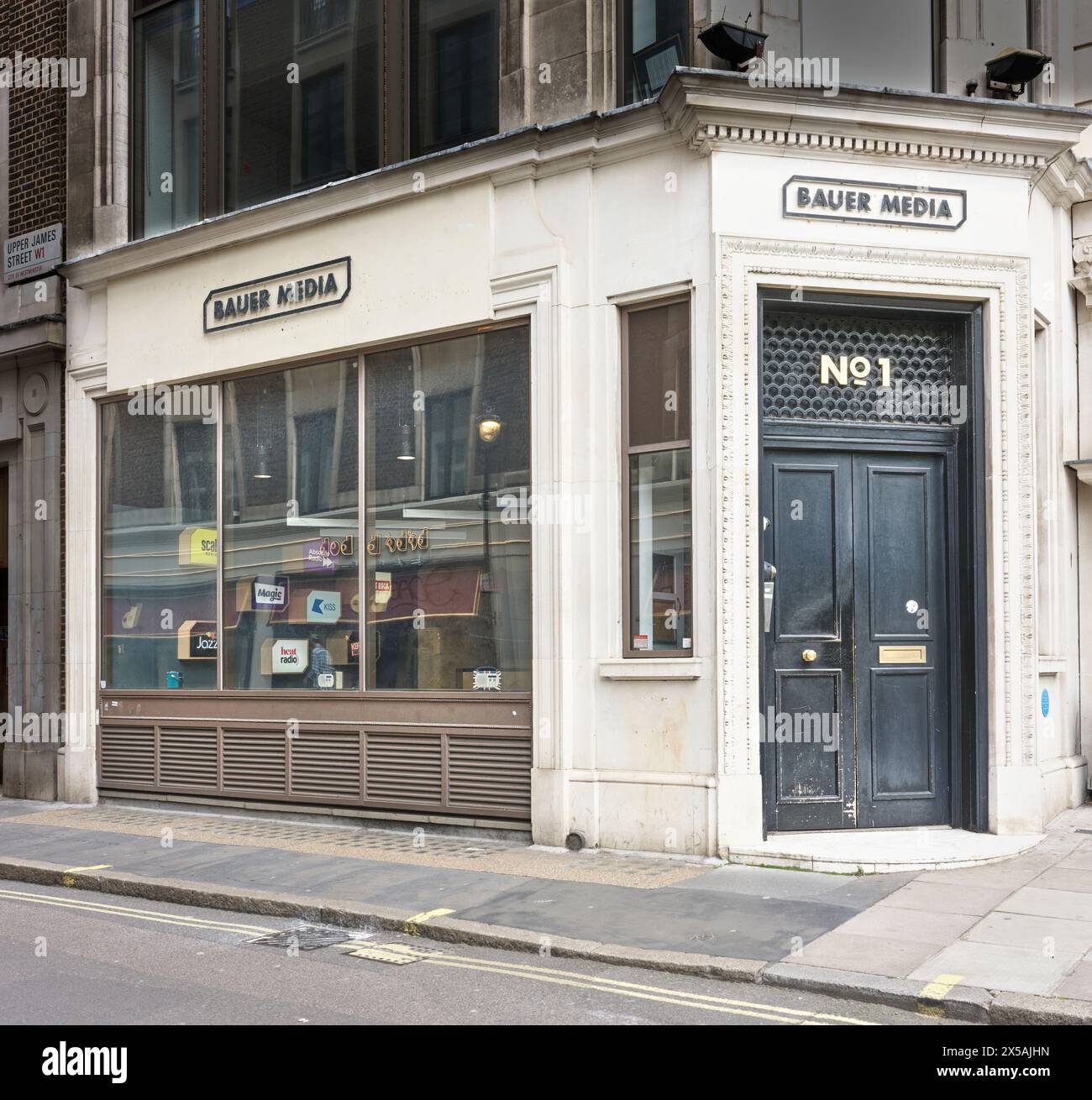 Bauer Media Shop, Nr. 1, Upper James St, Soho, London, England. Stockfoto