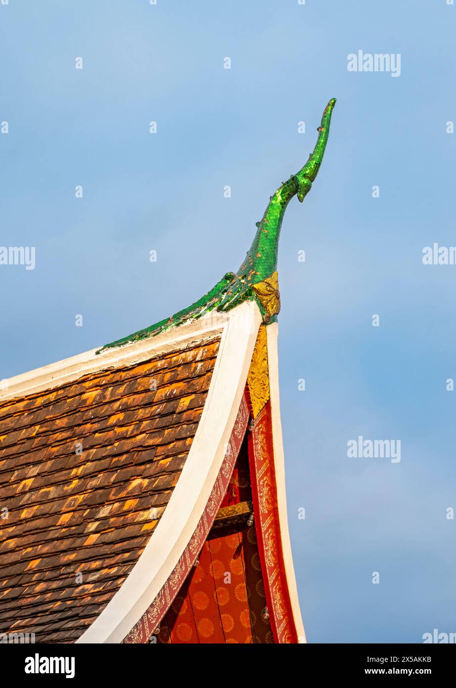 Dach der Ordinationshalle von Wat Xieng Thong SIM, Luang Prabang, Laos Stockfoto