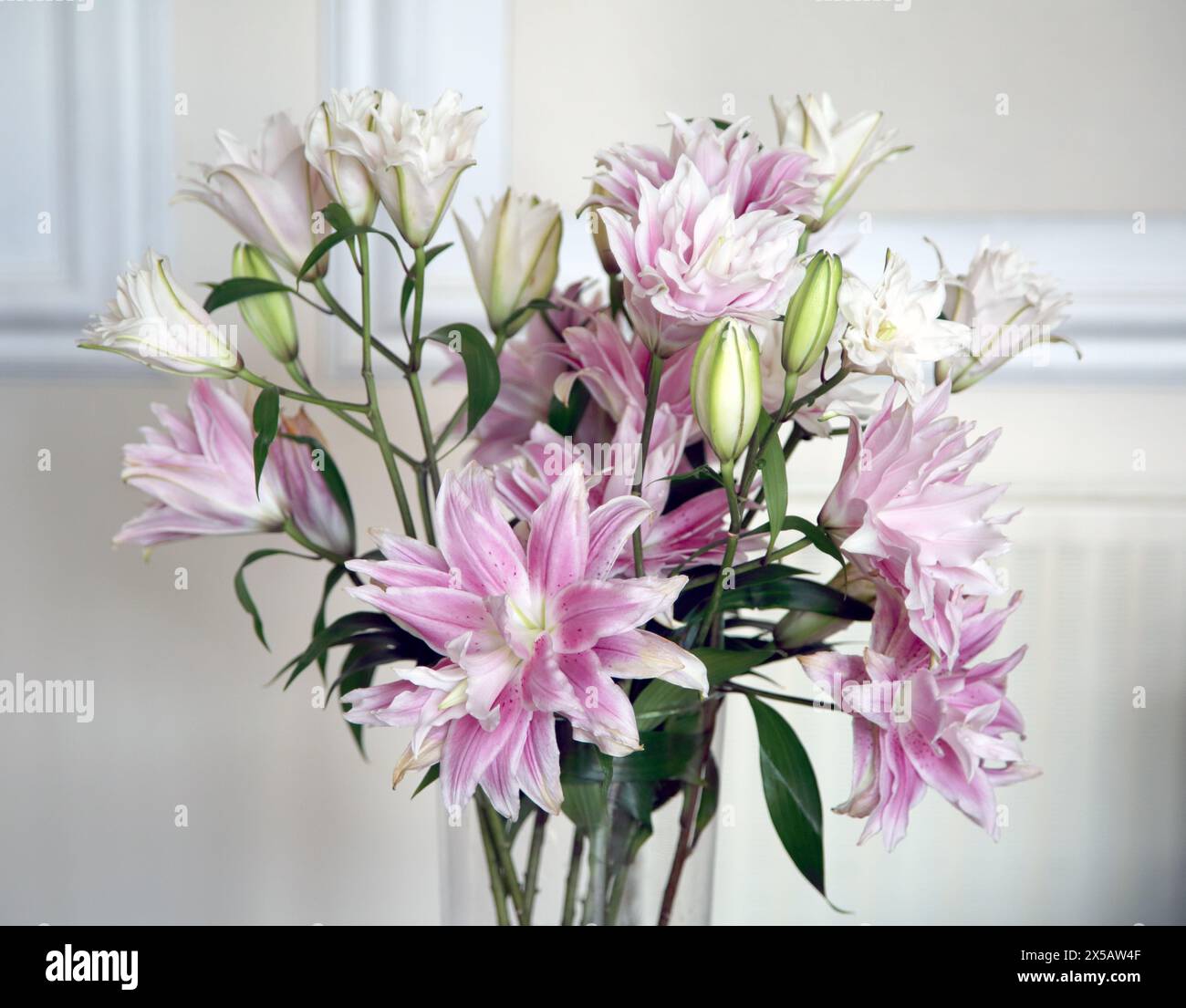 Rosa lilien bouquet -Fotos und -Bildmaterial in hoher Auflsung  Alamy