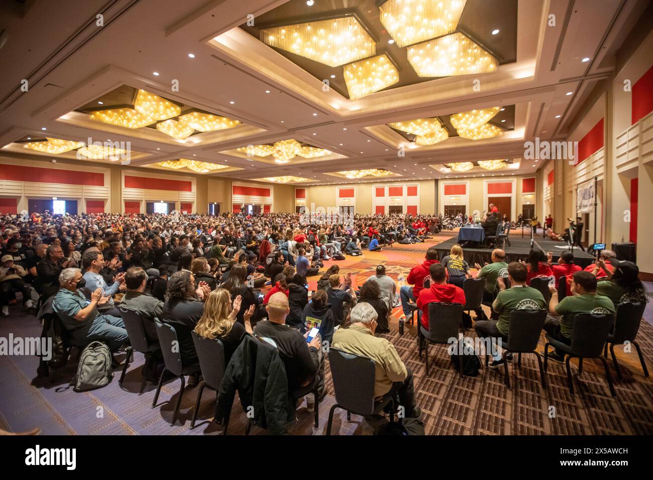 Chicago, Illinois - rund 4.700 gewerkschaftsaktivisten aus den USA und darüber hinaus drängten sich für die Labor Notes-Konferenz 2024 in ein Hotel. Die Stockfoto