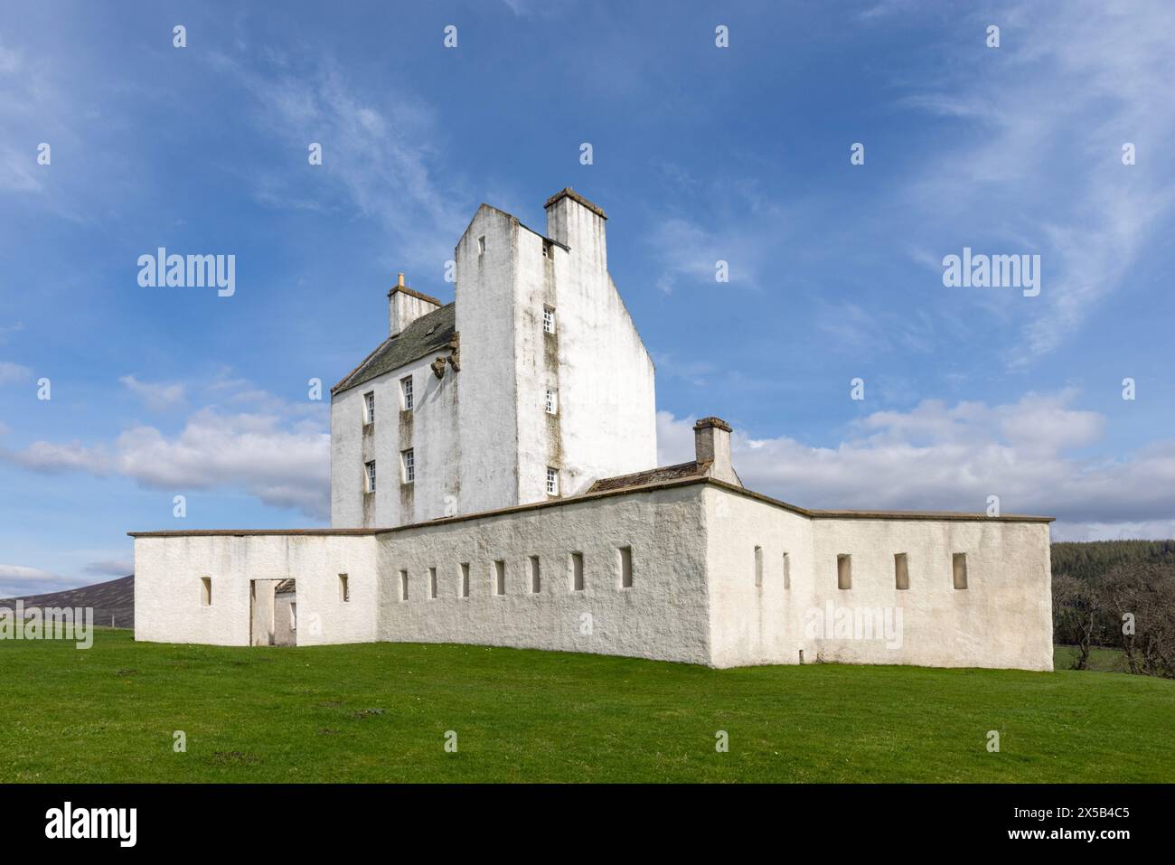 Corgarff Castle ist eine abgelegene schottische Burg mit einer sternförmigen Umrandung in den Cairngorms Highlands in Aberdeenshire, Schottland. Stockfoto