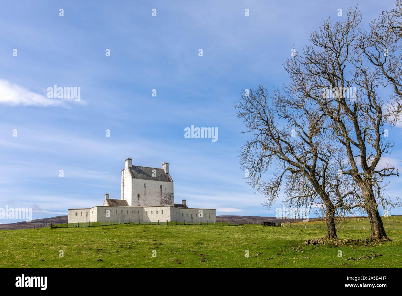 Corgarff Castle ist eine abgelegene schottische Burg mit einer sternförmigen Umrandung in den Cairngorms Highlands in Aberdeenshire, Schottland. Stockfoto