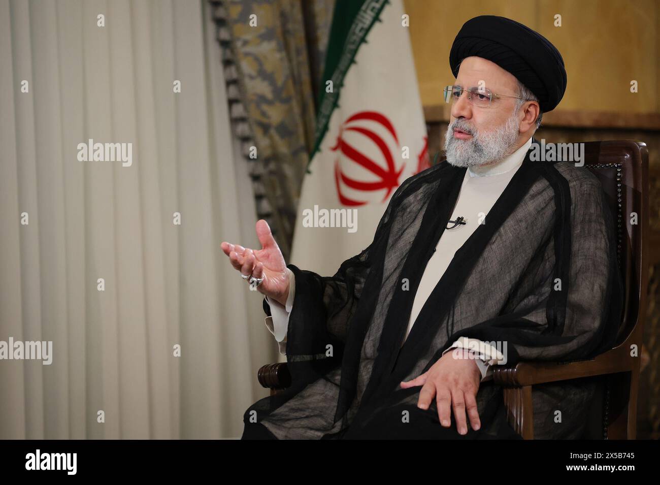 Teheran, Iran. Mai 2024. Der iranische Präsident EBRAHIM RAISI spricht während eines Live-TV-Interviews in Teheran. (Credit Image: © Iranian Presidency via ZUMA Press Wire) NUR REDAKTIONELLE VERWENDUNG! Nicht für kommerzielle ZWECKE! Stockfoto